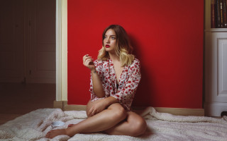 Woman sitting red wall blonde - barbara longhi free wallpaper
