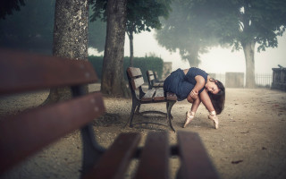 Woman park bench head down - her knee free wallpaper for desktop