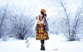Woman hat dress snow firehydrant - a woman in a dress and hat free wallpaper