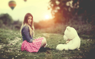 Girl teddy bear field hotairballoons - hot air balloon free wallpaper for desktop