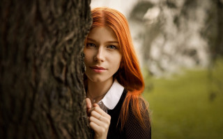 Redhair leaning against tree serious - anka zhuravleva free wallpaper