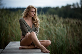 Woman dock blonde nature portrait - free bikini wallpaper