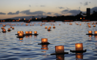 Candles floating watercity night sunset - candle free wallpaper