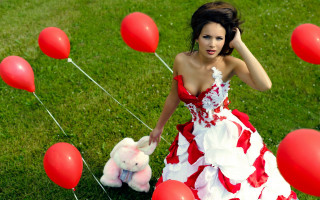 Gothic fashion woman balloons dress - a woman in a dress holding free wallpaper