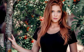 Woman tree redflowers holly santa - red flower free wallpaper