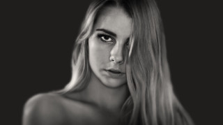 Blonde woman blackbackground portrait art - photo of a woman free wallpaper