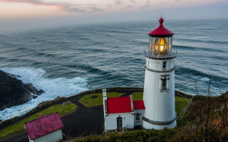Lighthouse cliff sunset ocean redroof - radiant free wallpaper
