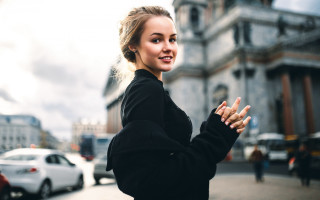 Woman smiling street portrait bokeh - a street free wallpaper