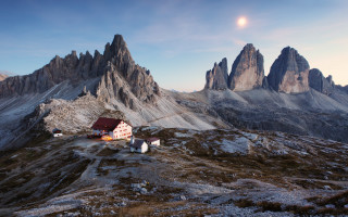 Mountain house fullmoon foreground sky - a few mountain free wallpaper for desktop