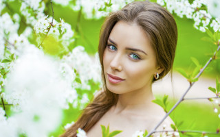 Woman blue eyes flowers tree - facial feature free wallpaper for desktop