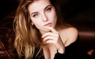 Woman long hair portrait bare - free portrait wallpaper for desktop