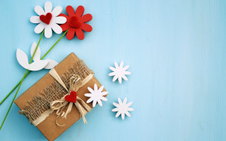 Gift box red heart paper - a gift box free wallpaper