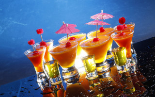 Glasses drinks umbrellas blue wall - top of a table free wallpaper