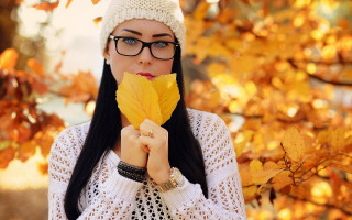 Woman glasses leaf surprised autumn - free autumn wallpaper