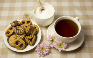 Cookies tea flower checkered plate - a tablecloth free wallpaper