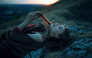 Rocky hillside woman blurry depth - a rocky hillside free wallpaper for desktop