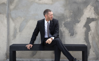 Man suit bench hand hip - his foot free wallpaper