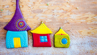 Colorful house clay small beads - a small house free wallpaper