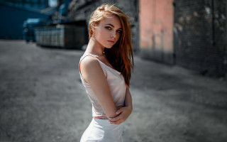 Romantic woman white dress city - a white dress free wallpaper for desktop