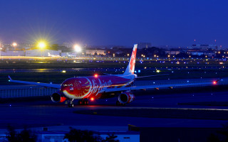 Red white airplane runway night - the runway free wallpaper