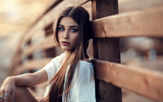 Woman leaning fence blueeyes longhair - against free wallpaper