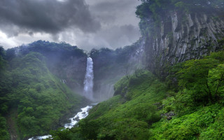 Waterfall green valley cloudy sky - lush free wallpaper for desktop