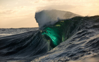 Large wave green light edge - side and a person free wallpaper
