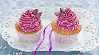 Cupcakes pink frosting rococo purple - clara peeters free wallpaper