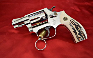 Revolver gun keychain clipping cloisonnism - free sports wallpaper