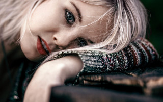 Blonde woman scarf portrait photorealistic - free vintage wallpaper