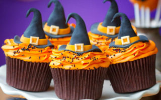 Cupcakes witches hats decorations purple - a purple wall free wallpaper