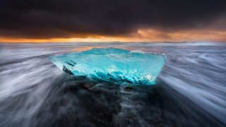 Iceberg ocean cloudy sky sunbeam - a dark cloud free wallpaper for desktop