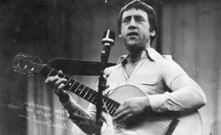 Man playing guitar singing microphone 7 - zabrocki free wallpaper