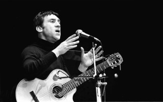 Man holding guitar standing microphone - his hands out free wallpaper