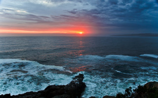 Sunset ocean waves cliff reflection - free sunset wallpaper