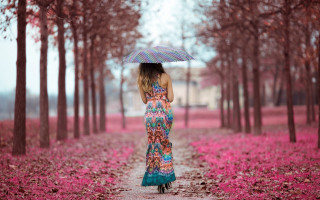 Woman umbrella kimono spring park - a long dress holding free wallpaper for desktop
