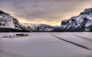 Snowy mountains lake house sunset - a snowy landscape free wallpaper for desktop