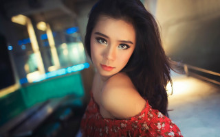 Woman red dress train station - fei danxu free wallpaper