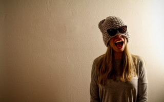 Woman knitted hat sunglasses silly - bettina heinenayech free wallpaper