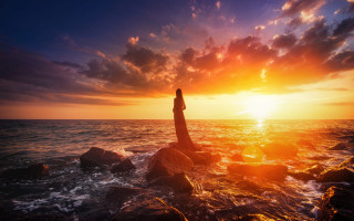 Woman rock ocean sunset beauty - a rock in the ocean free wallpaper