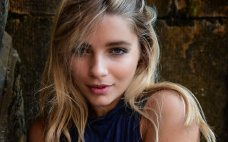 Eszter blonde blue dress rock - eye contact free wallpaper