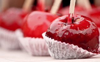 Red apple toothpick background blurry - betty merken free wallpaper for desktop