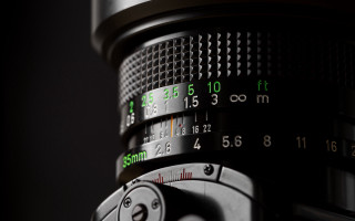Camera lens closeup black white - a white background free wallpaper