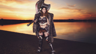 Woman beach sunset axe hat - her hand and a hat free wallpaper