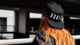 Woman red hair black hat - product photo free wallpaper for desktop