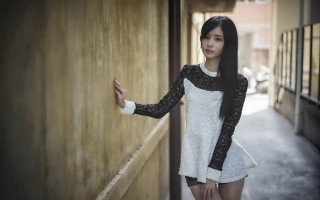 Woman wall door pose marble - chen lu free wallpaper