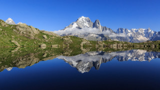 Mountain range reflection lake blue - a mountain range in the background free wallpaper for desktop