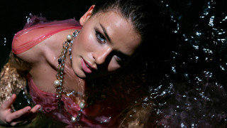 Woman pink dress water chain - a pink dress free wallpaper for desktop