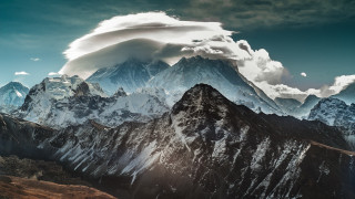 Mountain range cloud sky lake - a cloud in the sky above free wallpaper