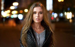 Woman longhair citynight bokeh christmas - a street free wallpaper